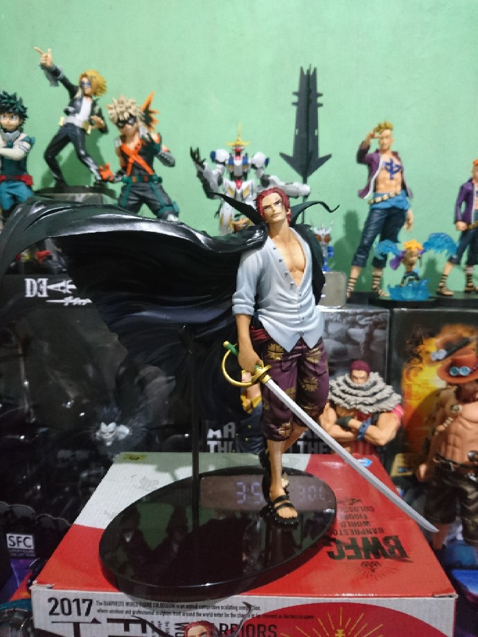 Fumettolandia ONE PIECE BWFC SHANKS WORLD FIGURE COLOSSEUM From The