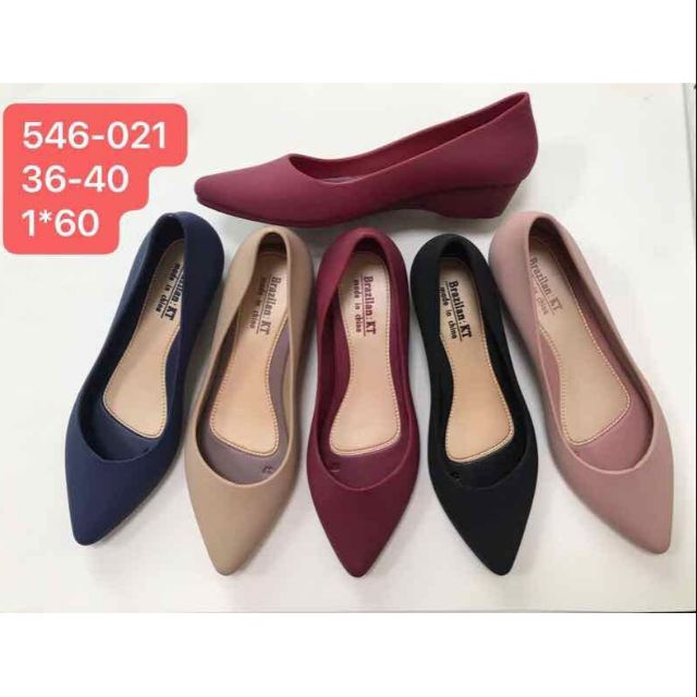 pointed toe jelly flats