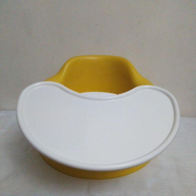 bumbo seat in bathtub