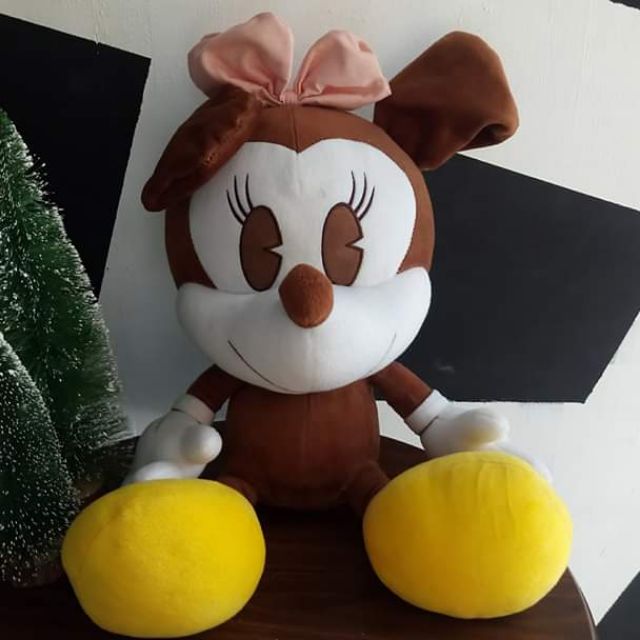 big stuffed minnie mouse