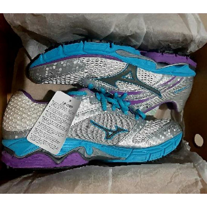 where to buy mizuno running shoes near me