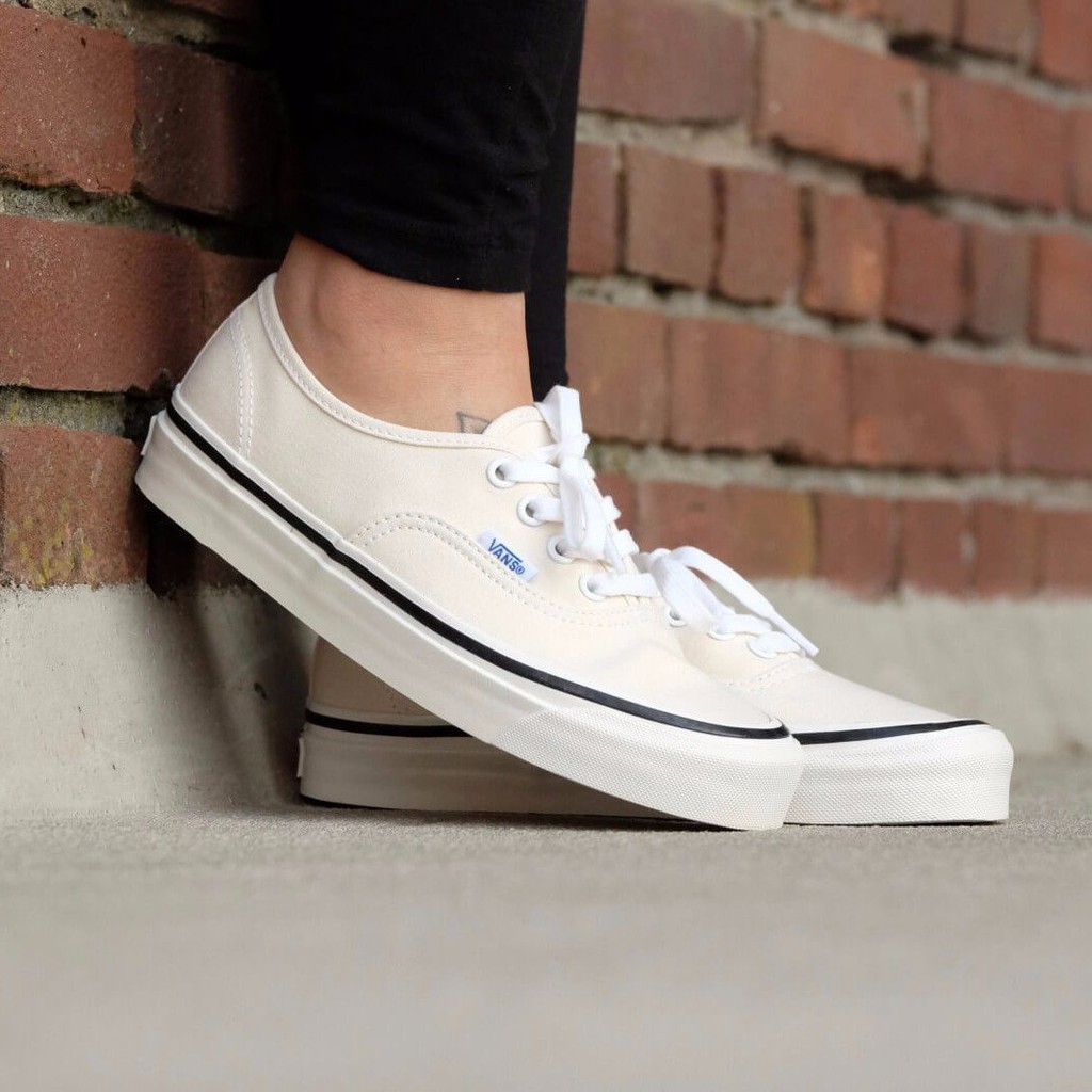 vans anaheim 44 white