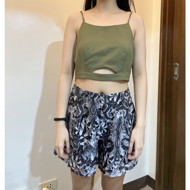 army green (crop top) | Shopee Philippines