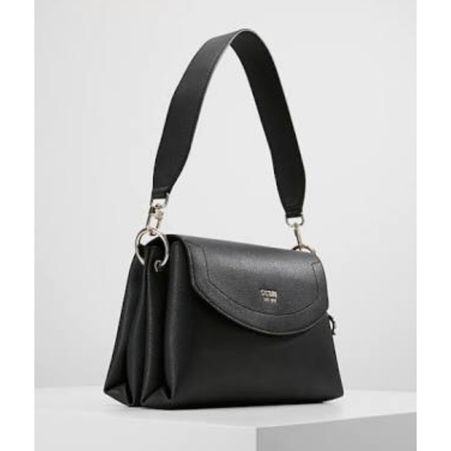 guess digital shoulder bag