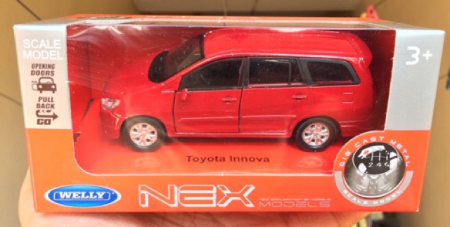 tomica toyota innova