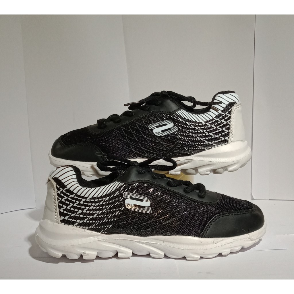 skechers sports shoes