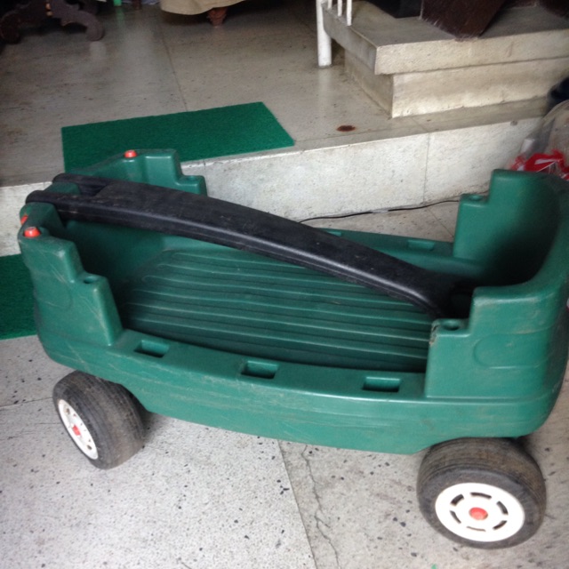 little tikes green wagon