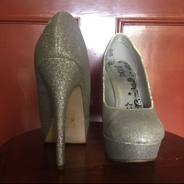 payless silver shoes