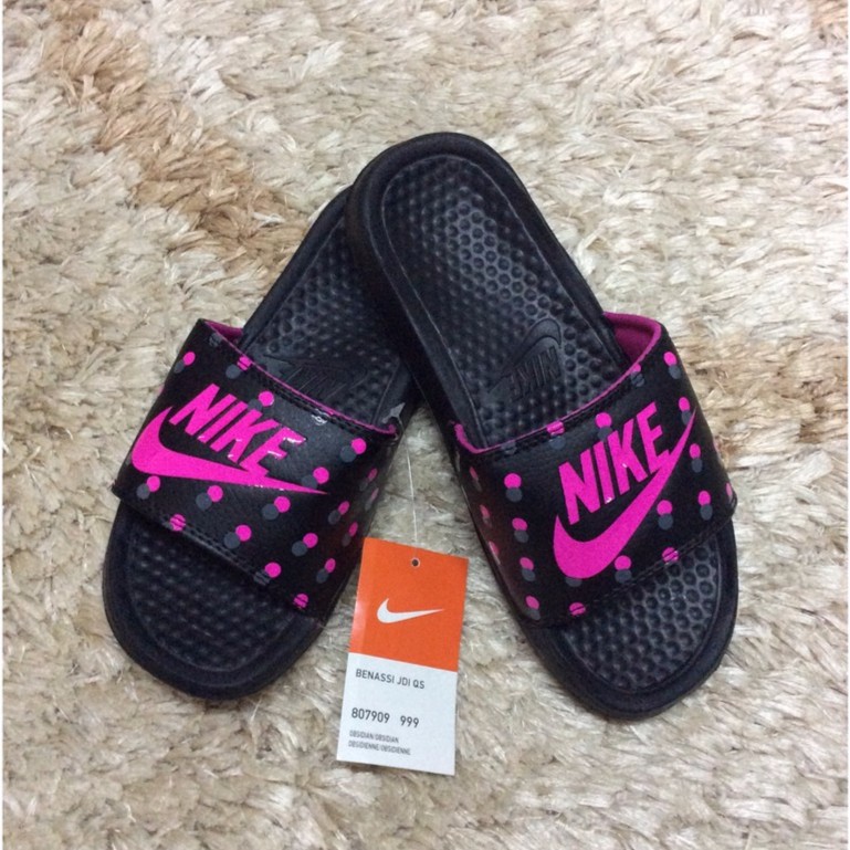 nike ladies slippers