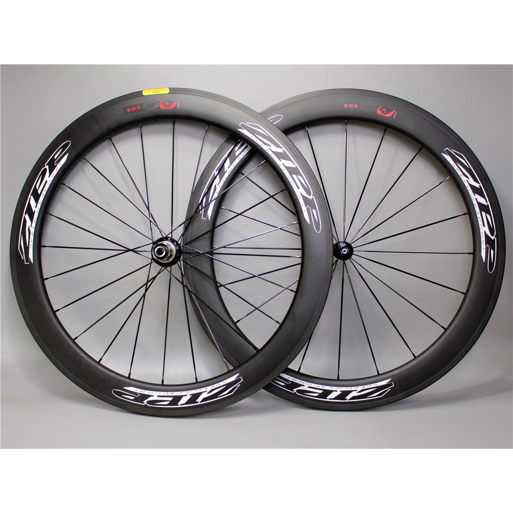 zipp carbon clincher