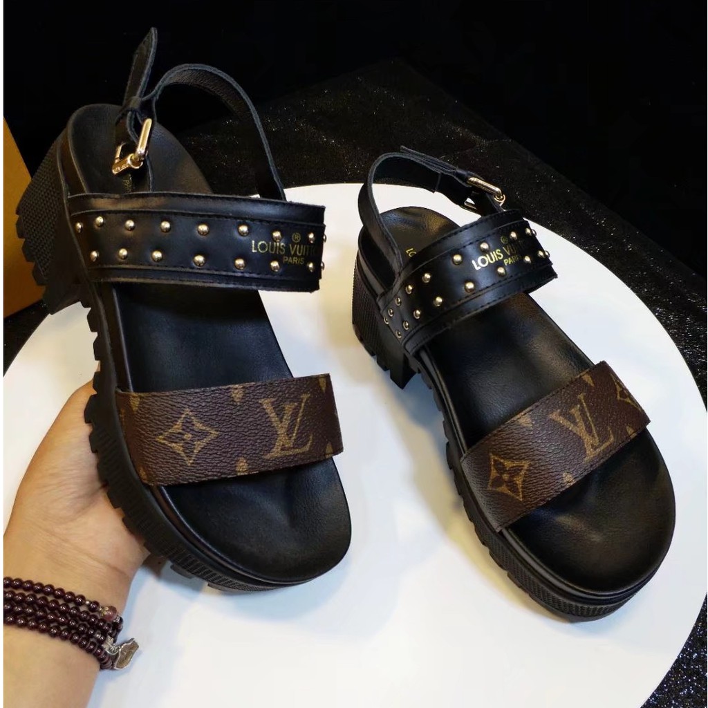 louis vuitton flip flops ladies