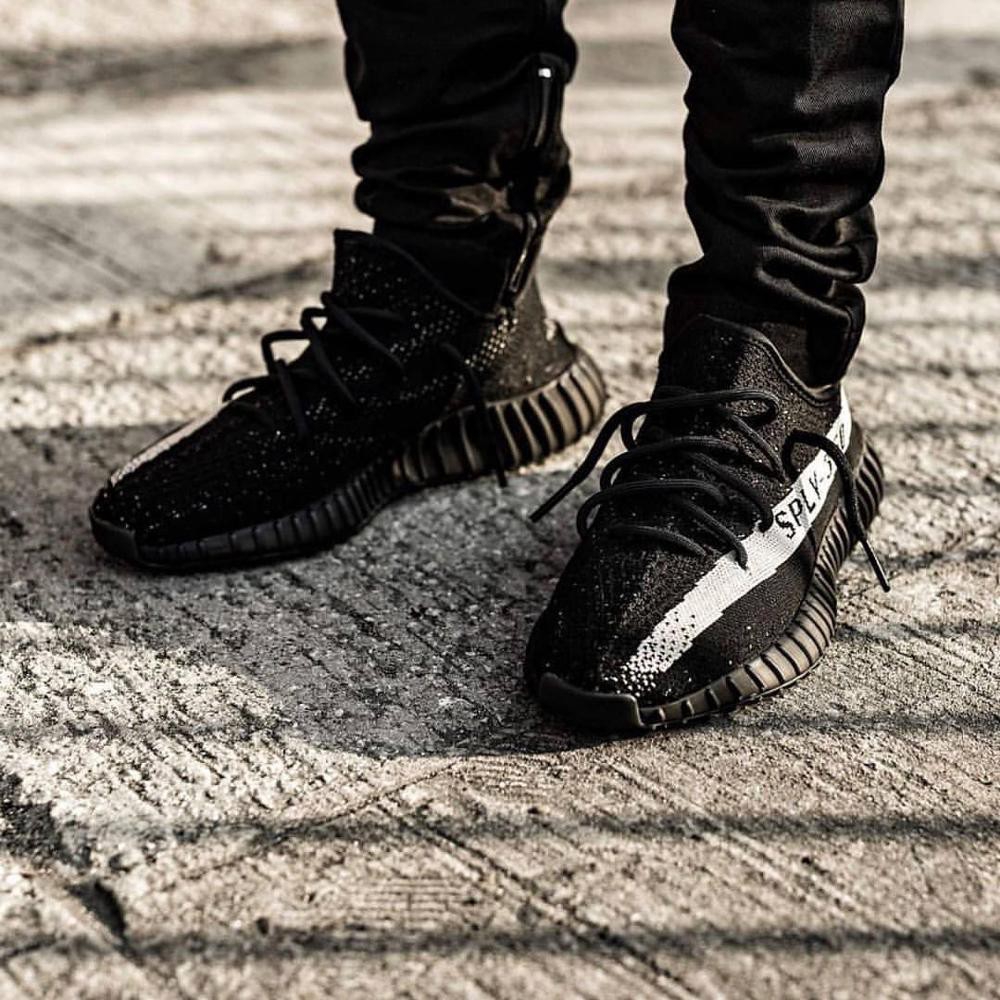 yeezy boost 350 v2 black and white