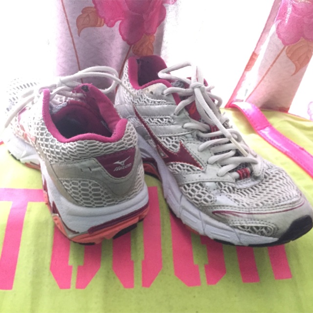 mizuno wave x10