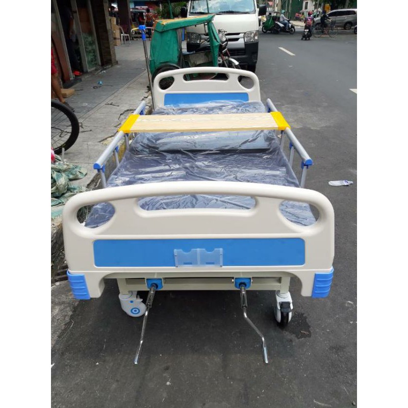 hospital bed two cranks & 3 cranks set (mattress,iv pole and table