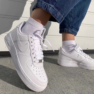white af1 on feet