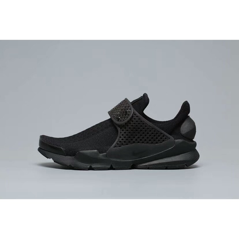 sock dart triple black