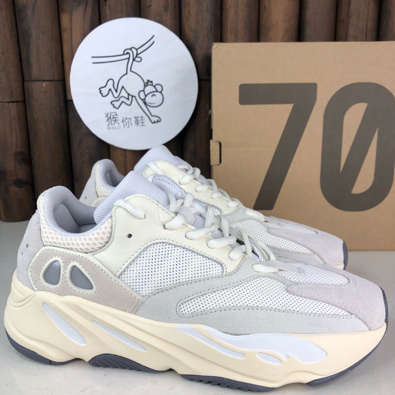 yeezy 700 analog reflective