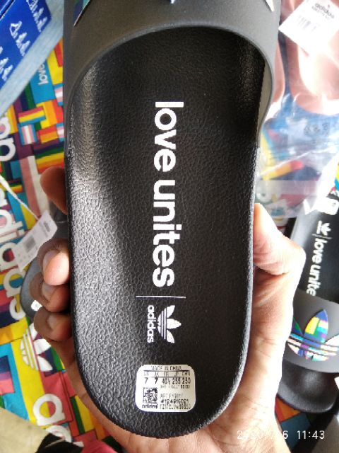 adidas love unites adilette