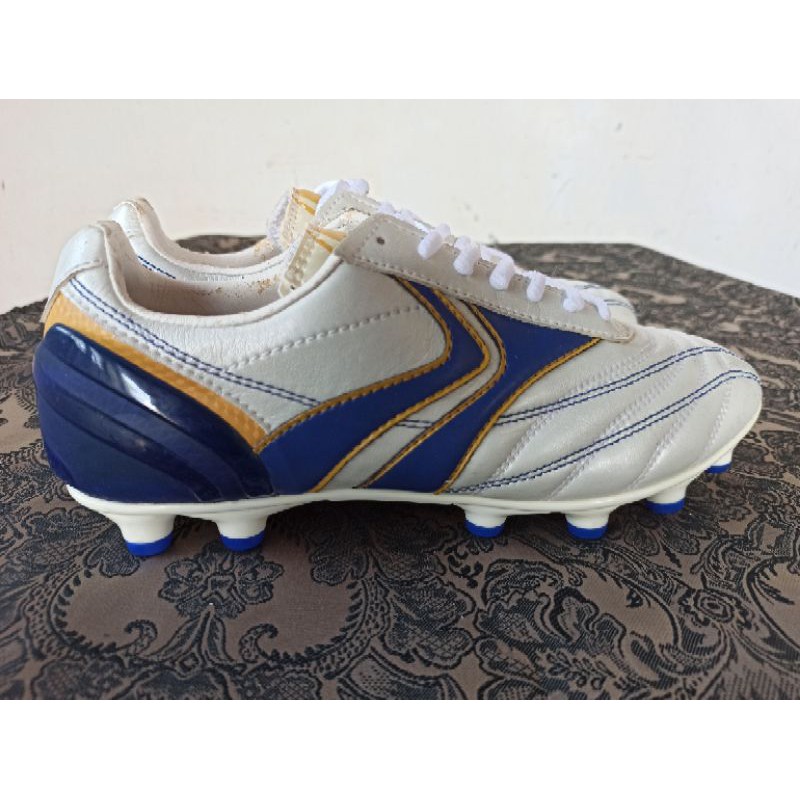 kika football boots