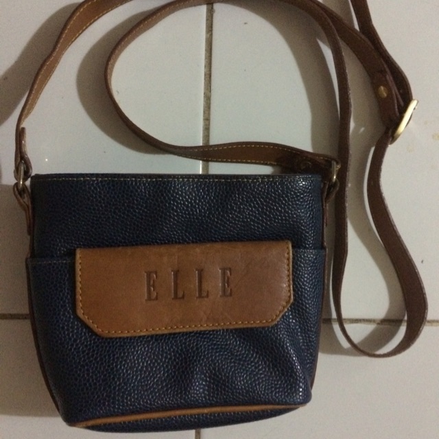 elle sling bag price