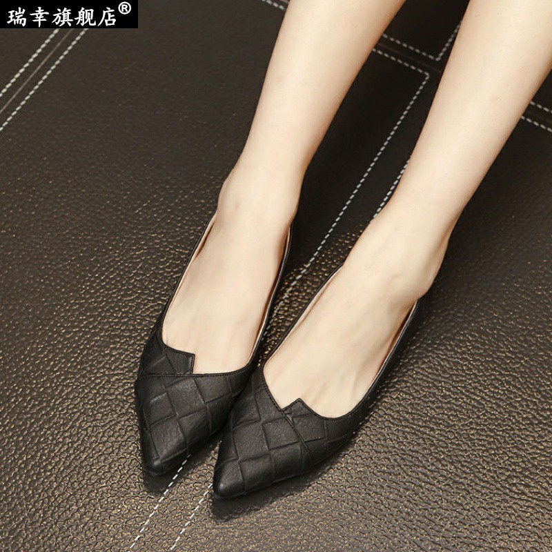 simple flat shoes