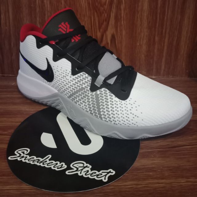 nike kyrie flytrap white