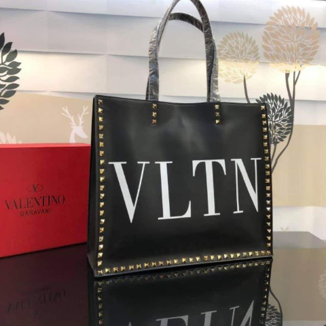 vltn studded bag