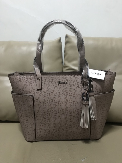 guess logo tote bag