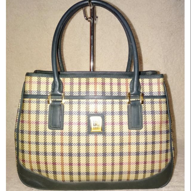 daks bag price