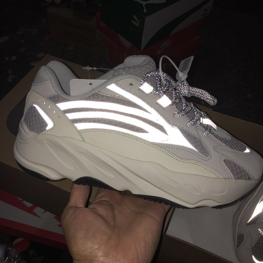 yeezy 700 v2 3m