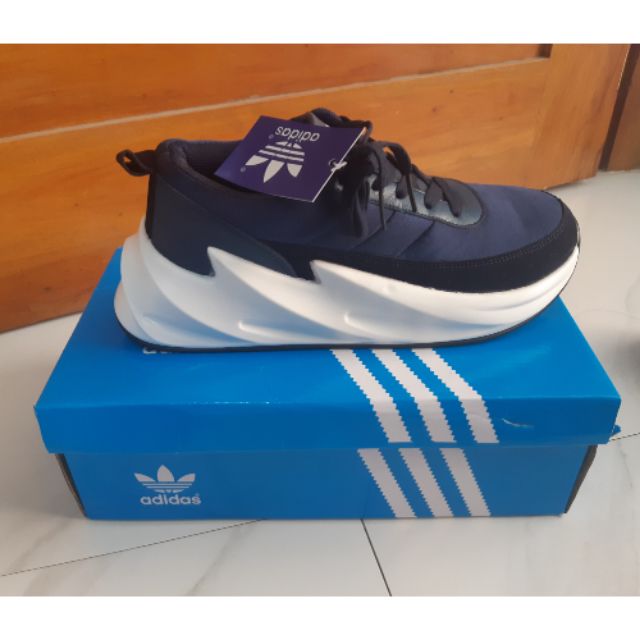 alineación Regaño de ultramar ADIDAS SHARK BOOST (men size 42) | Shopee Philippines