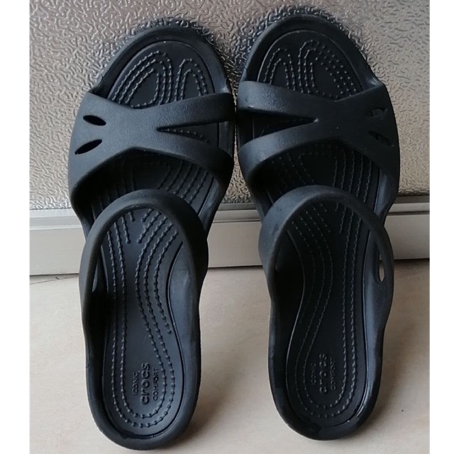 CROCS ICONIC COMFORT girls shoes/slippers (SOLD) | Shopee Philippines