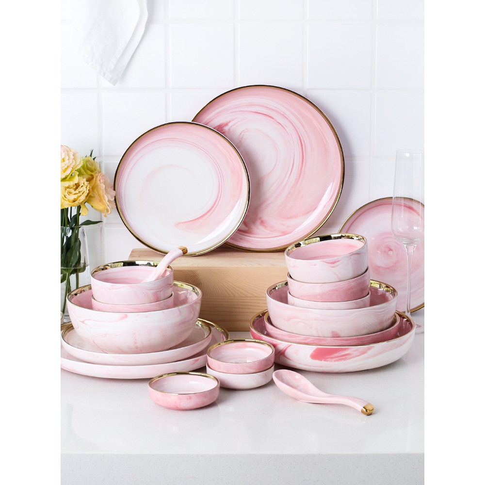 Farfalle акварель набор столовой. Розовая посуда. Bisetti stonerose. Кухонная утварь розовая. Набор посуды розовый.