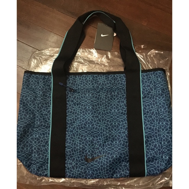 nike legend tote bag