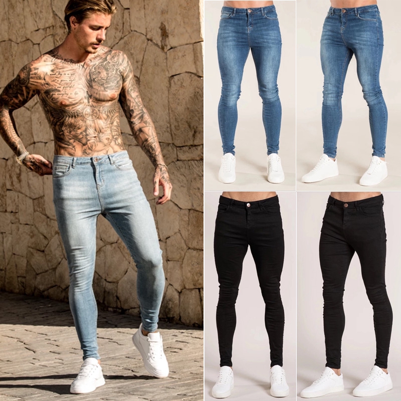 Мужские ноги в джинсах