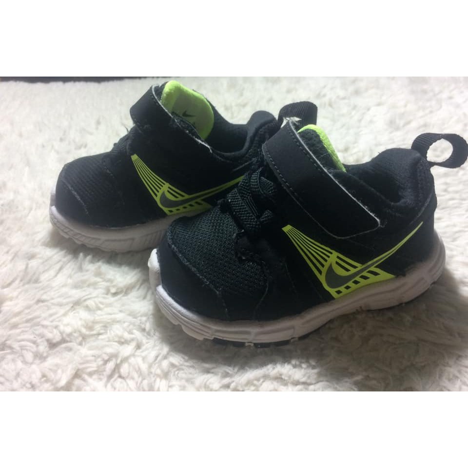 nike toddler shoes size 9