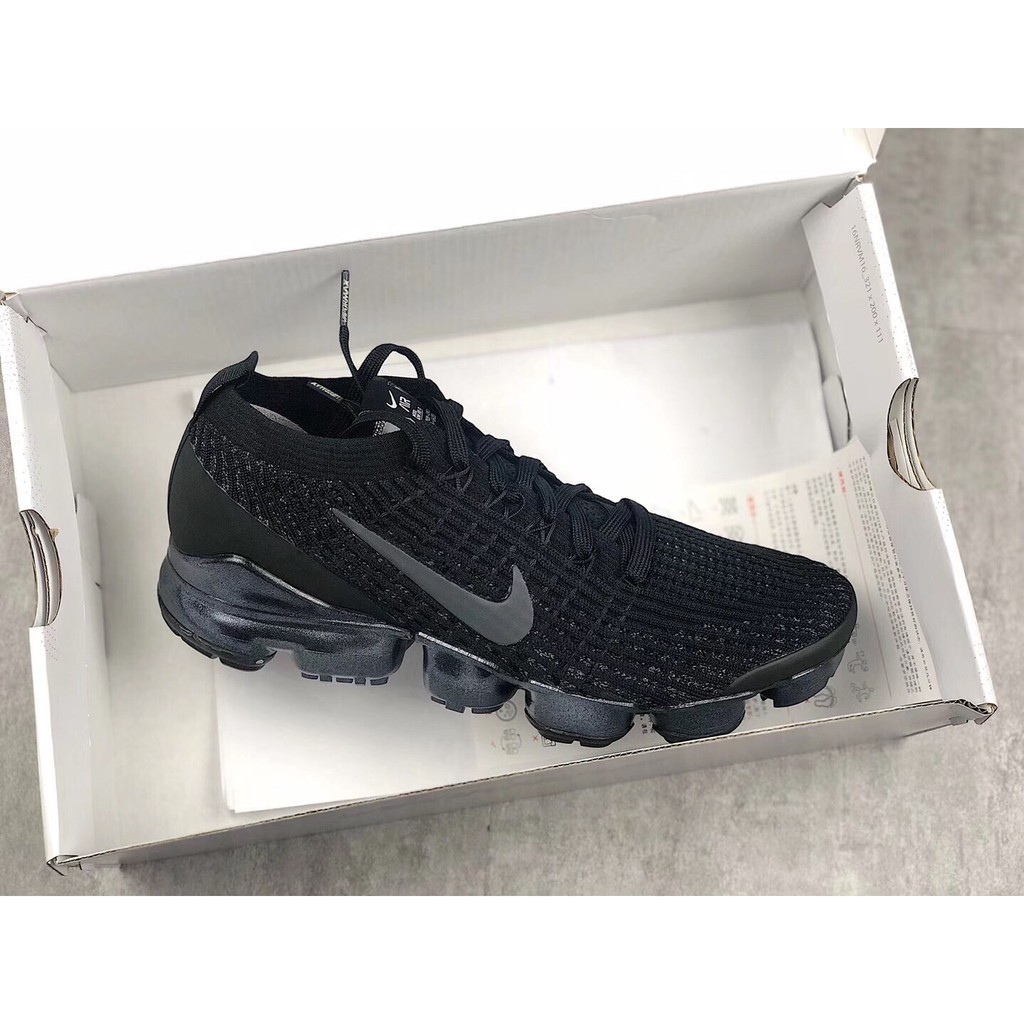 triple black vapormax 3.0