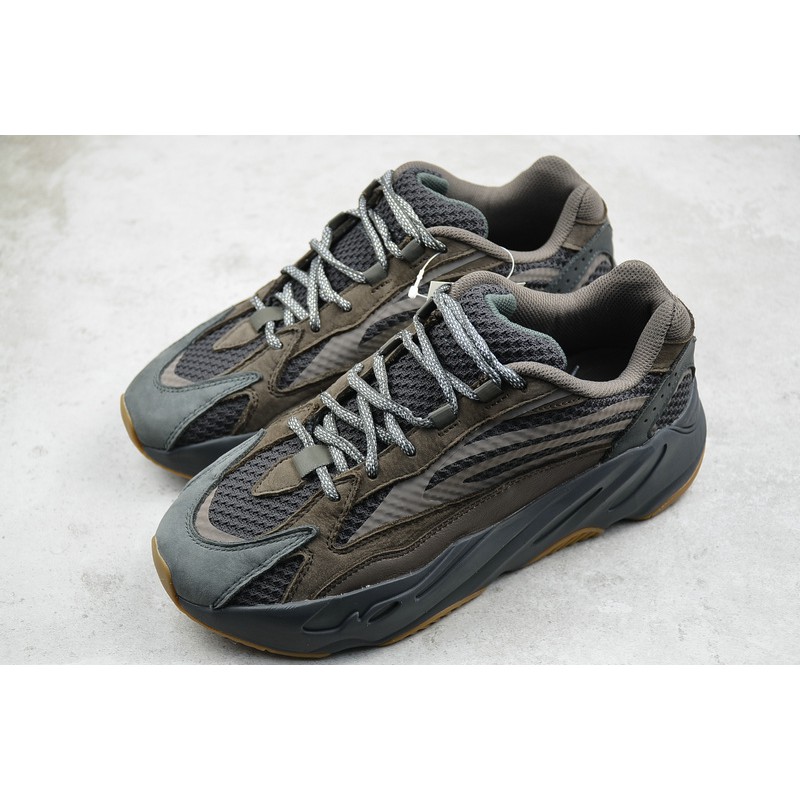 yeezy 700 men