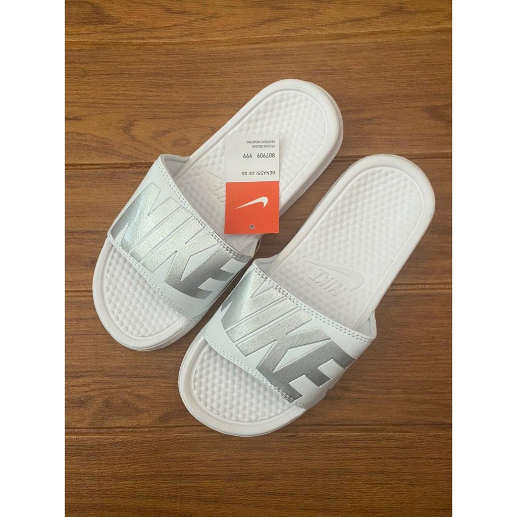 nike benassi vs adidas cloudfoam