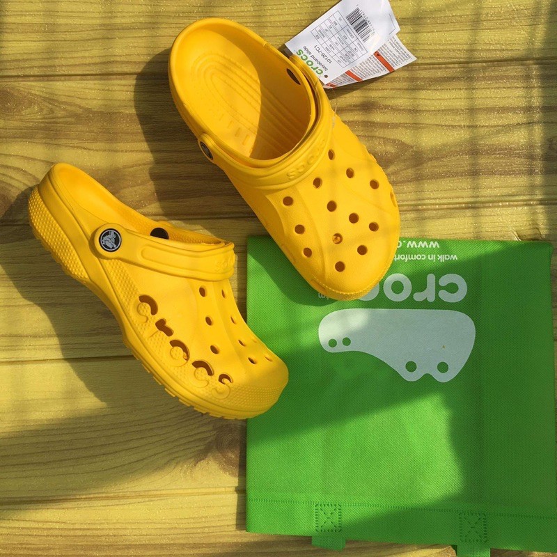 crocs baya clog yellow