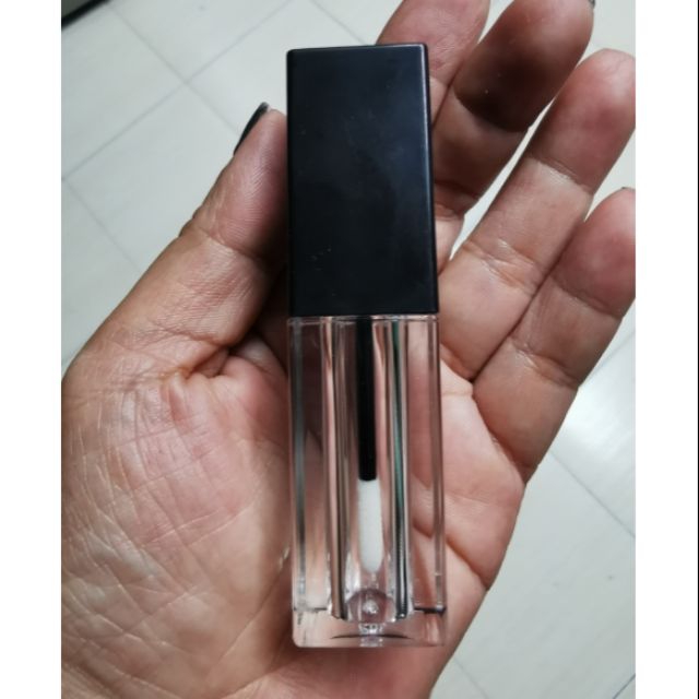 Download Lip tint bottle / lip gloss bottle with applicatort ...