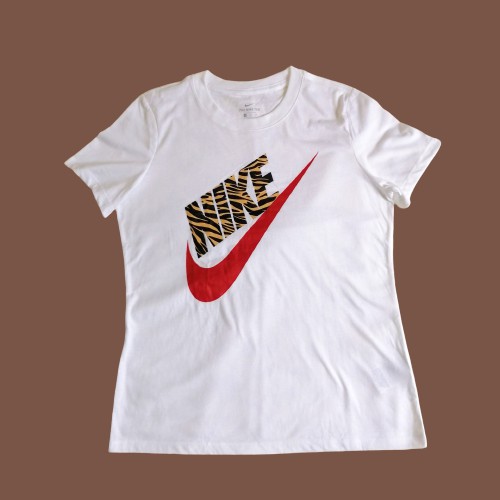 white nike shirt with red check