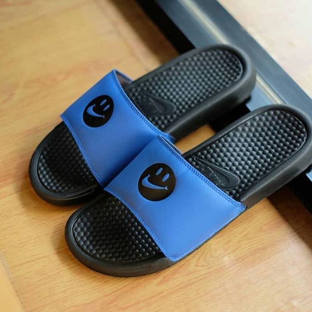 nike slides smiley face