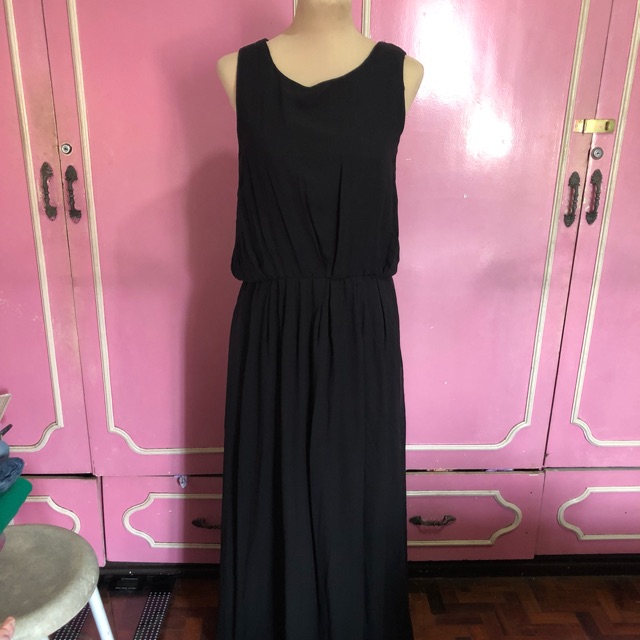 long black sleeveless maxi dress