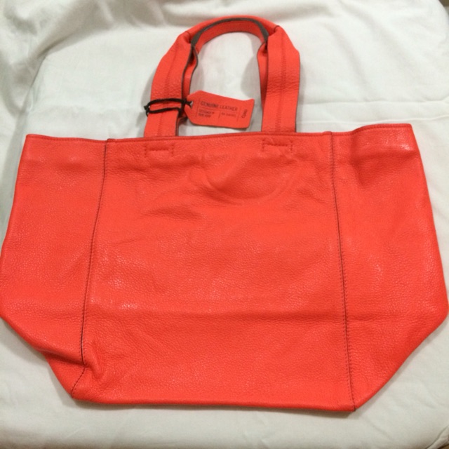 gap leather tote bag