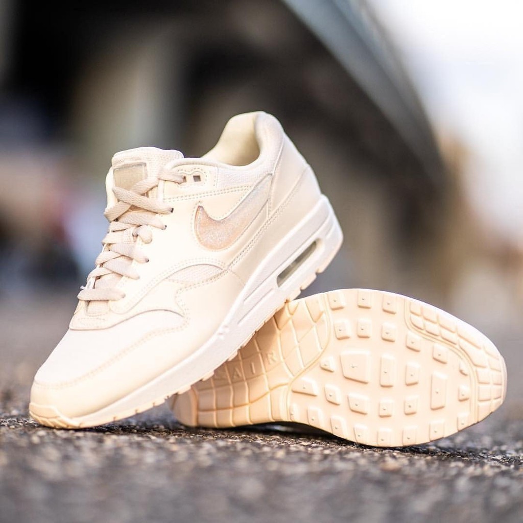 beige air max 1