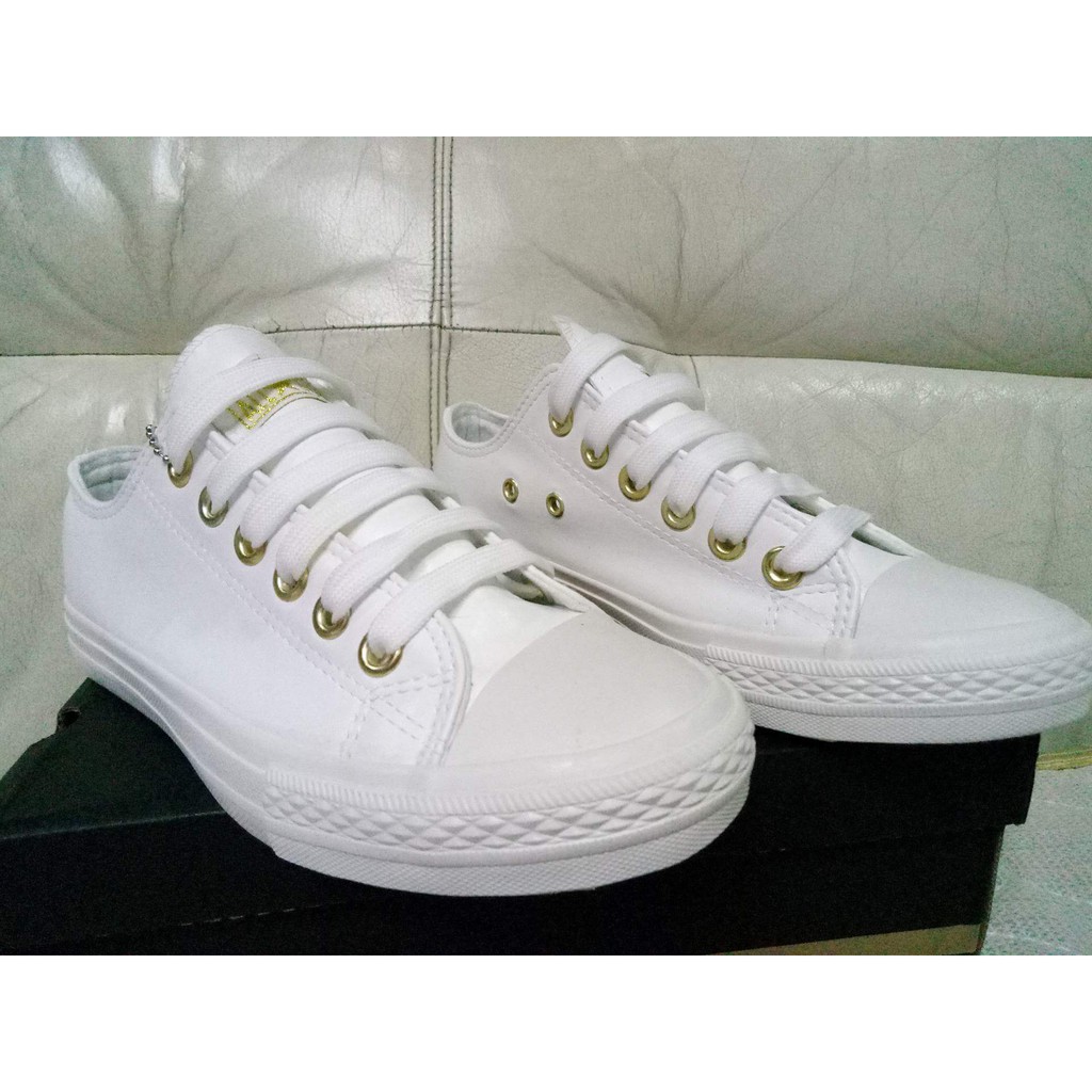 chuck taylor leather