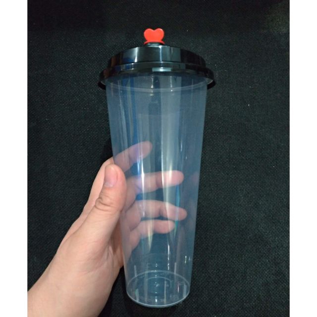 disposable cups with straws and lids