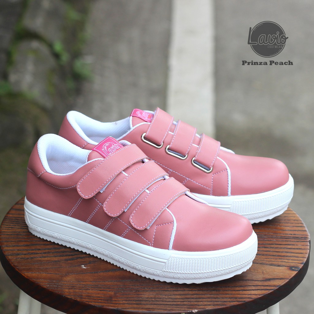 womens flat sneakers