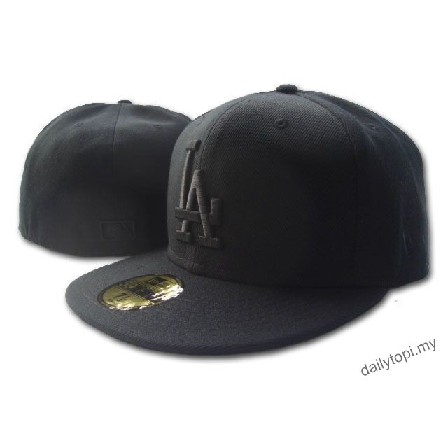black la fitted cap